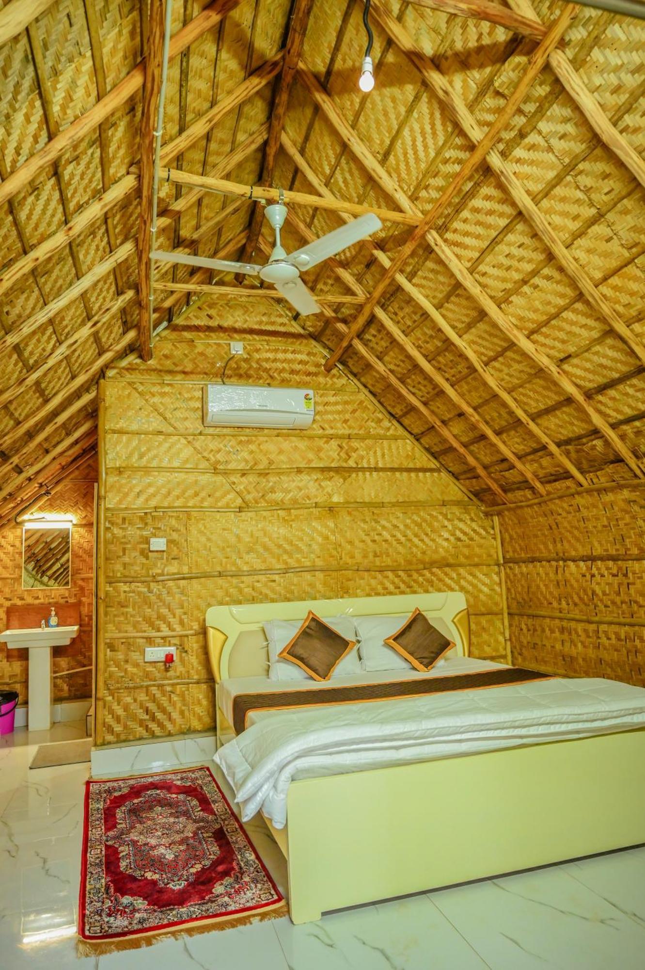 Hotel Tamarind Tree Way Side Amenities à Hospet Extérieur photo