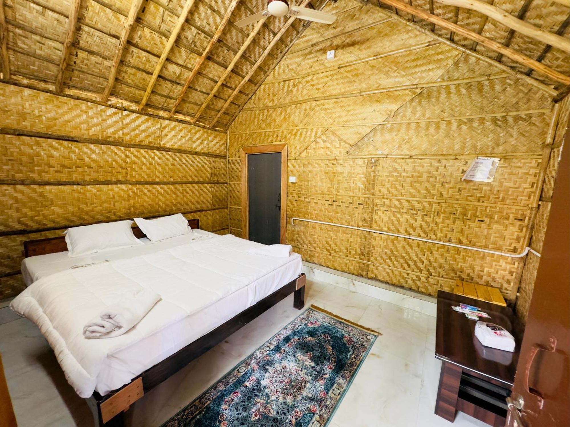 Hotel Tamarind Tree Way Side Amenities à Hospet Extérieur photo